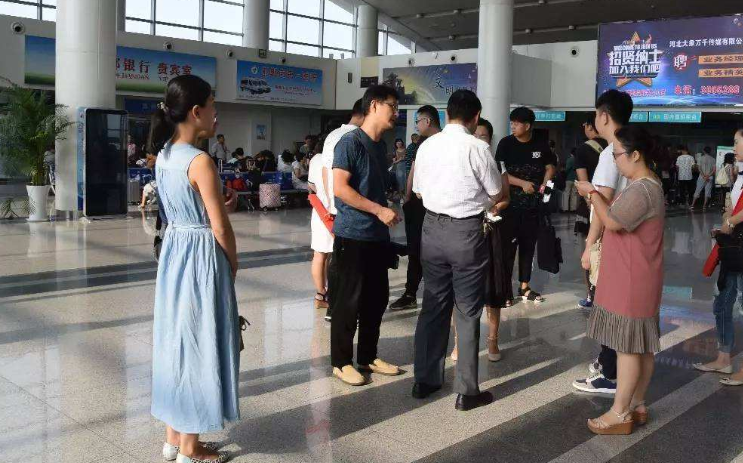 Uber争当网约车第一股：可能在明年一季度上市